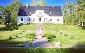 Nyrenoverat Och Foertjusande Gaesthus Pa Anrik Praestgard I Haenfoerande Miljoe